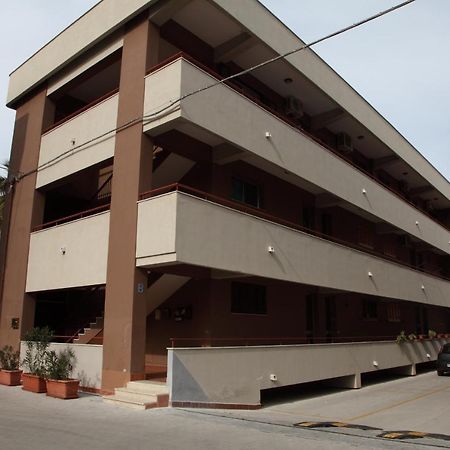 Emma'S House Apartment เชฟาลู ภายนอก รูปภาพ